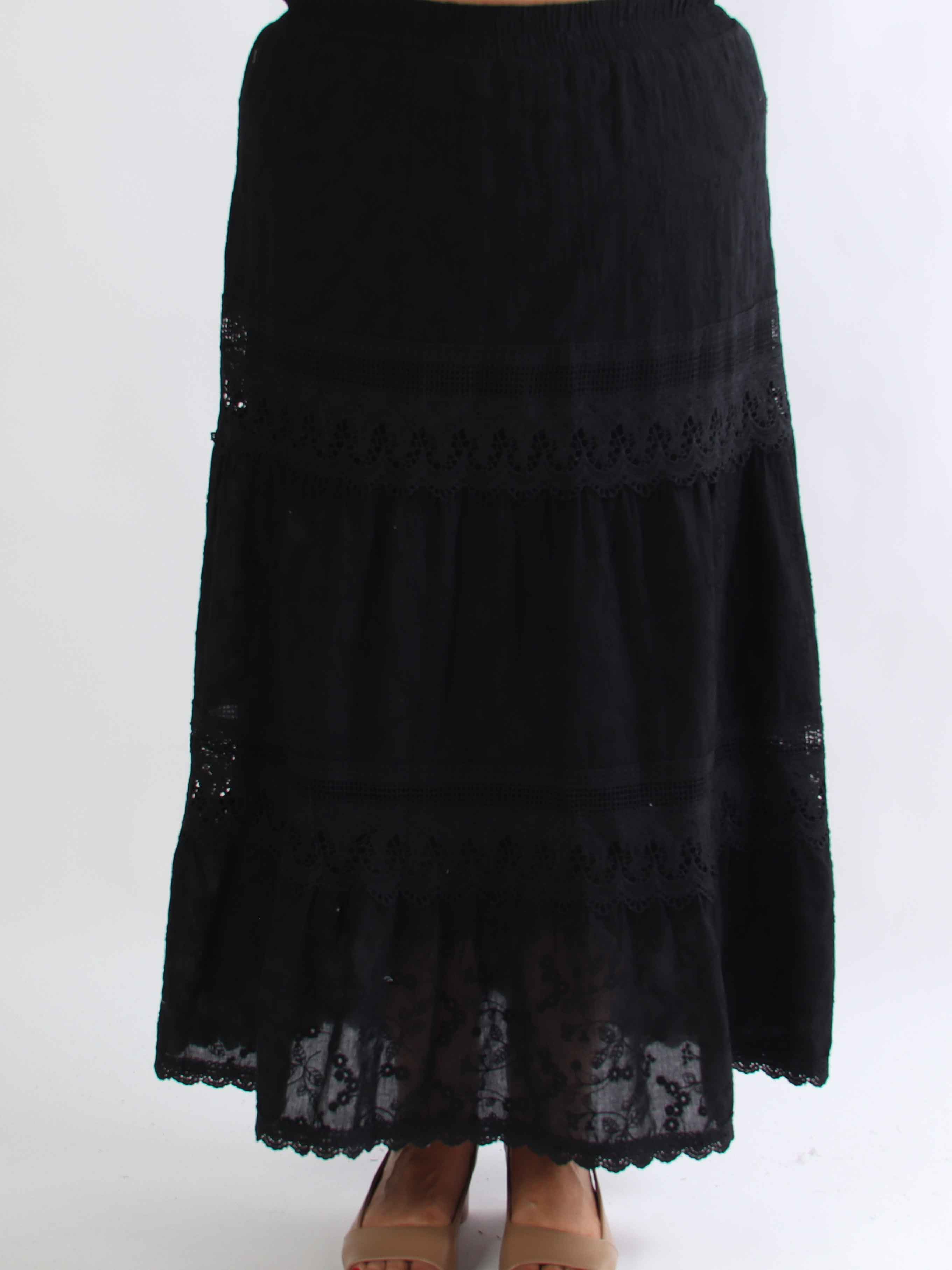 Aspen - Lang plus size nederdel i blød bomuld med broderede detaljer